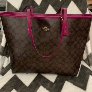 Reversible coach tote